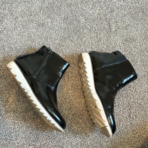 Sorel Harlow Zip Wedge Booties - Picture 5 of 10